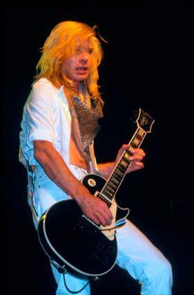 İskoçya'da Steve Clark İstifa Etti