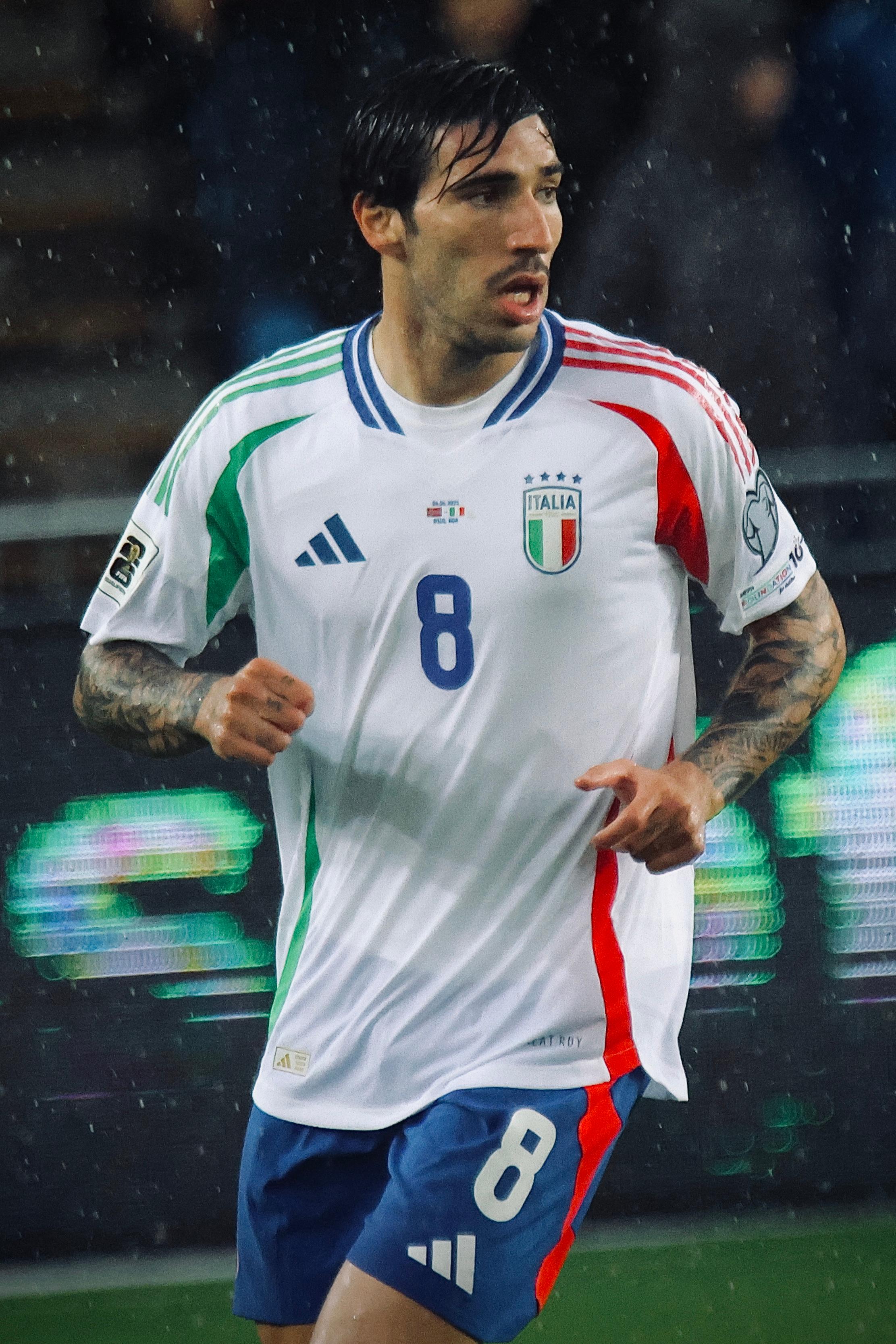 Tottenham, Sandro Tonali için transfer yarışına girdi