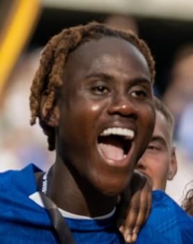 Como, Chelsea stoperi Trevoh Chalobah ile ilgileniyor; değerleme farkı var
