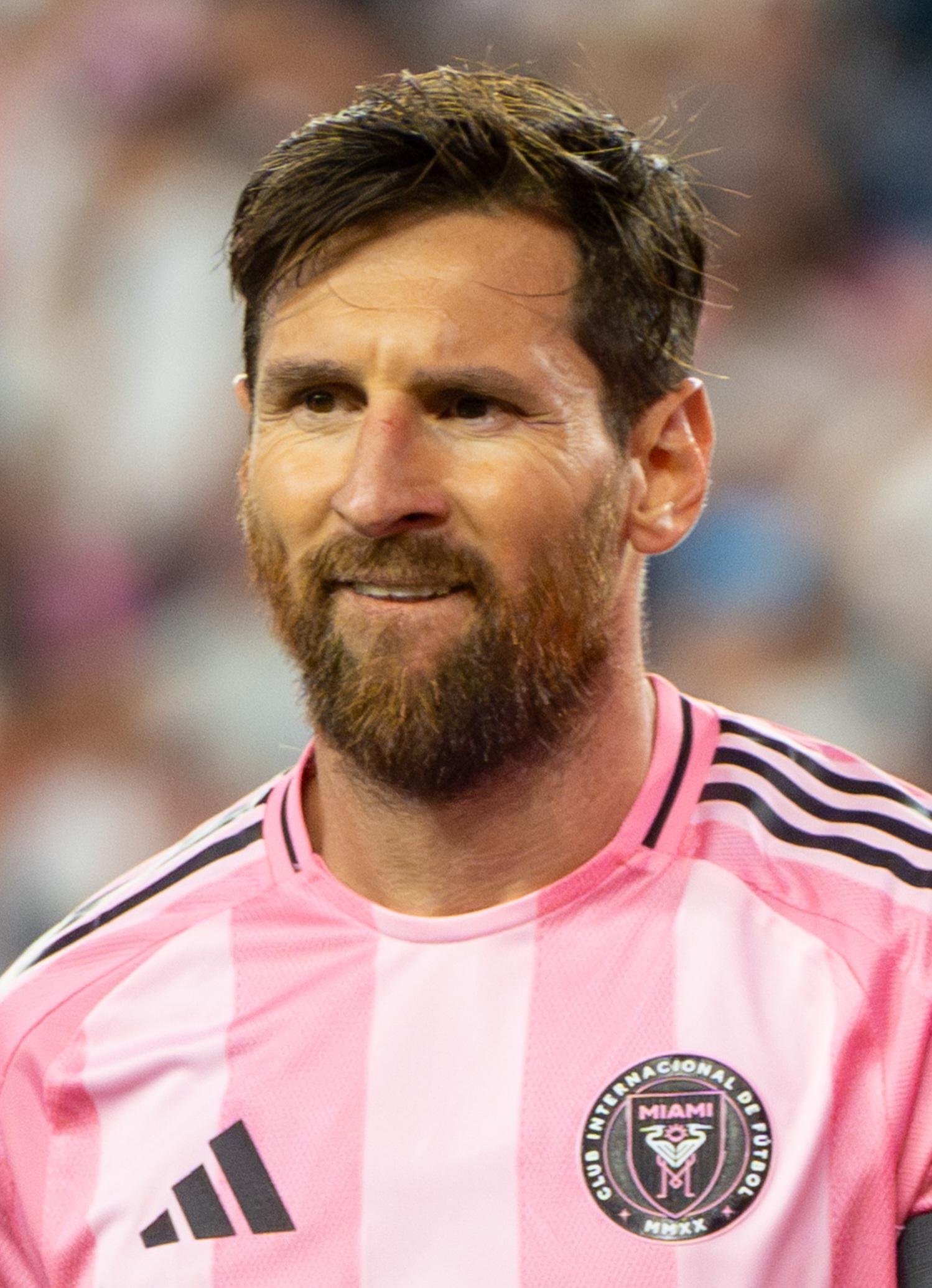 Lionel Messi: 'Bir süre daha oynamaya devam edeceğim'